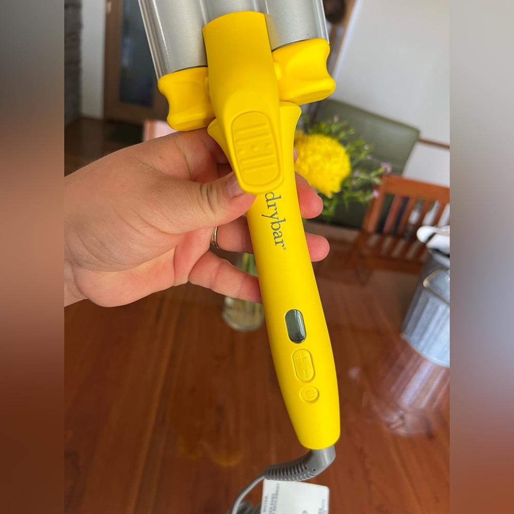 Drybar The Beach Bender Triple Barrel Waver - Picture 6 of 9